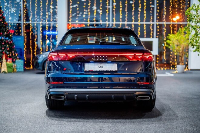 Audi Q8-5