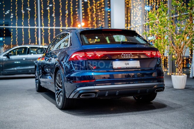 Audi Q8-6
