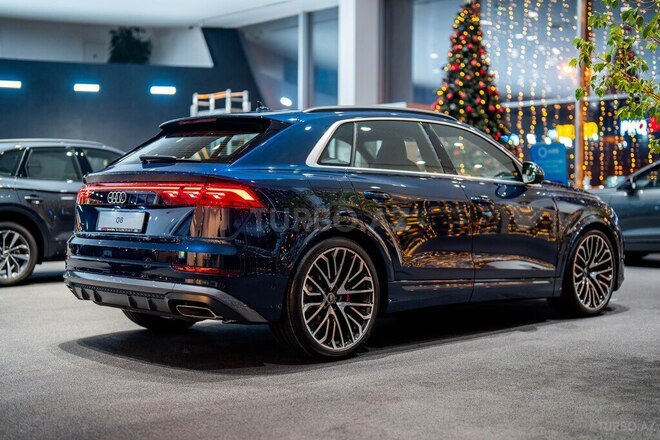Audi Q8-4