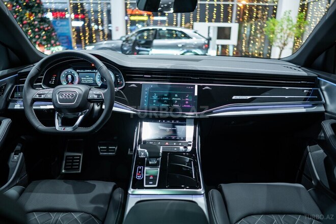 Audi Q8-11