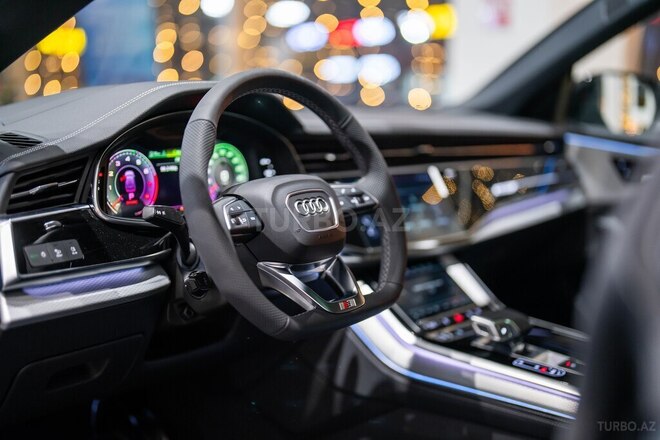Audi Q8-10