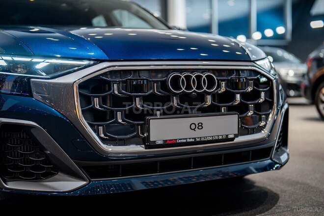 Audi Q8-8
