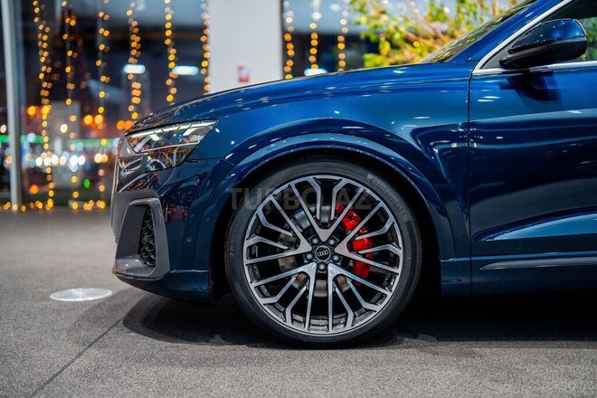 Audi Q8-9