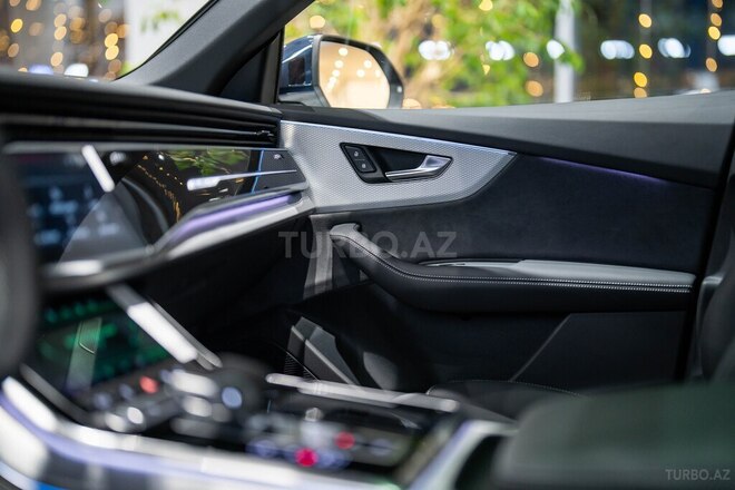 Audi Q8-15