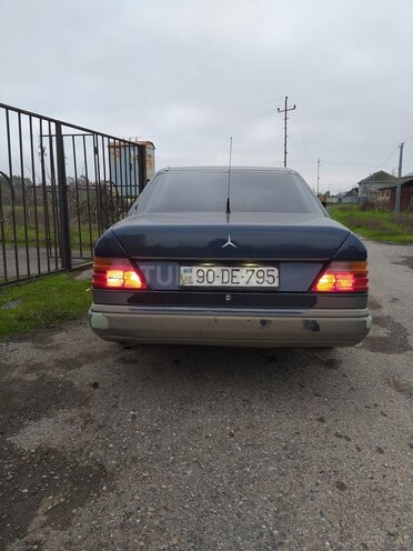 Mercedes E 200 1990, 434,849 km - 2.0 l - Masallı