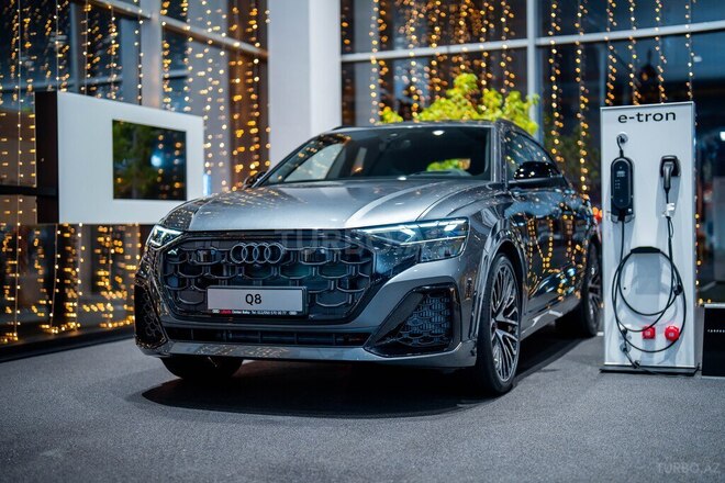 Audi Q8-1