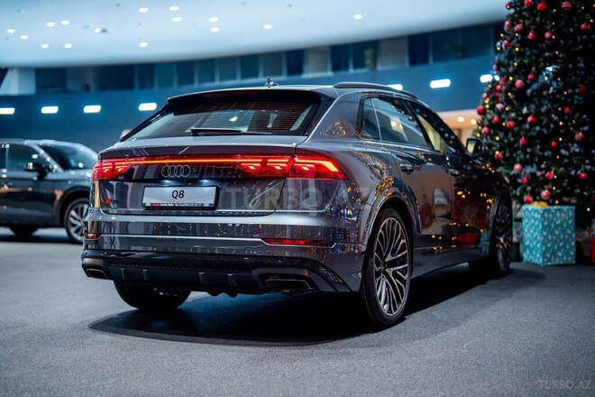 Audi Q8-4