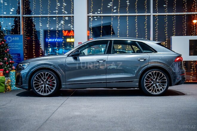 Audi Q8-6