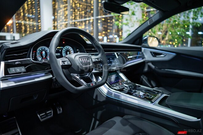 Audi Q8-9