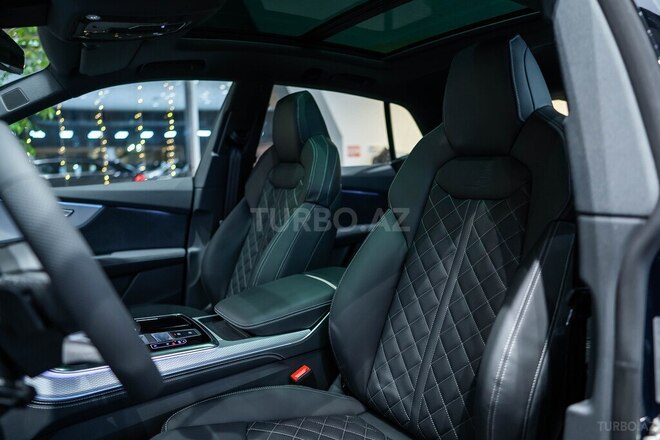 Audi Q8-15