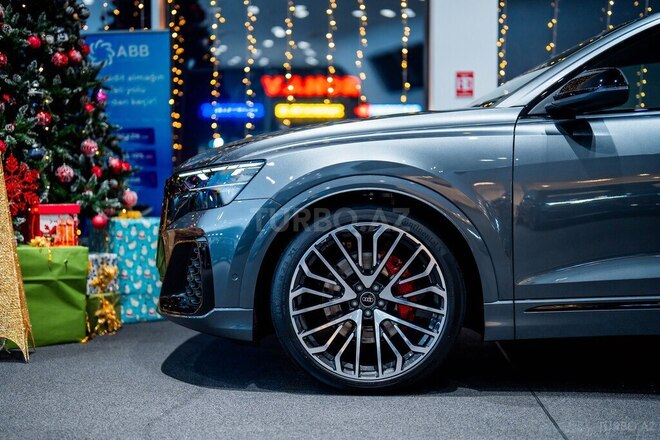 Audi Q8-7