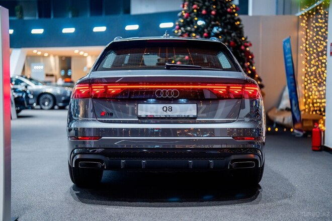 Audi Q8-5
