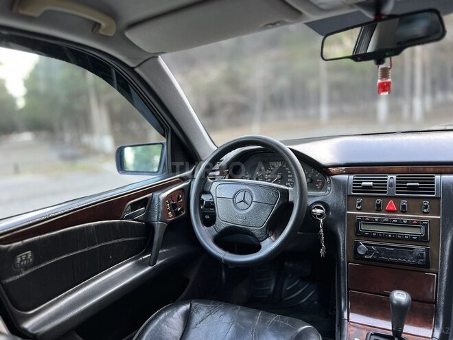 Mercedes E 200 1997, 257,800 km - 2.0 л - Bakı