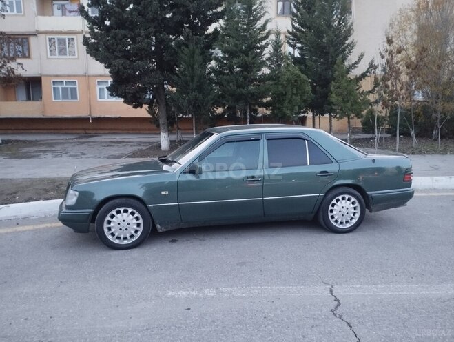 Mercedes E 220 1994, 320,000 km - 2.2 l - Sumqayıt