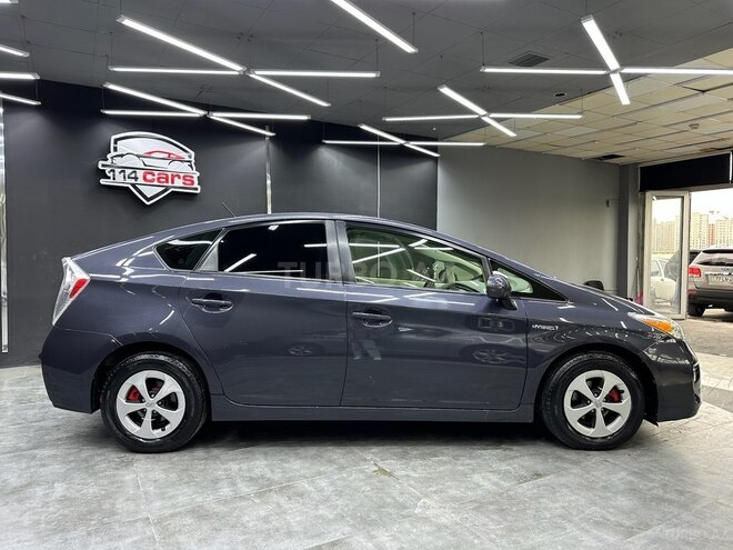 Toyota Prius-3
