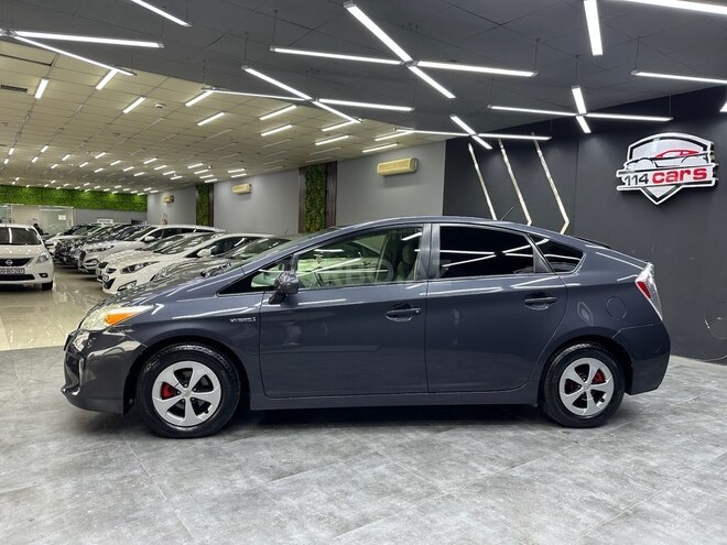 Toyota Prius-4