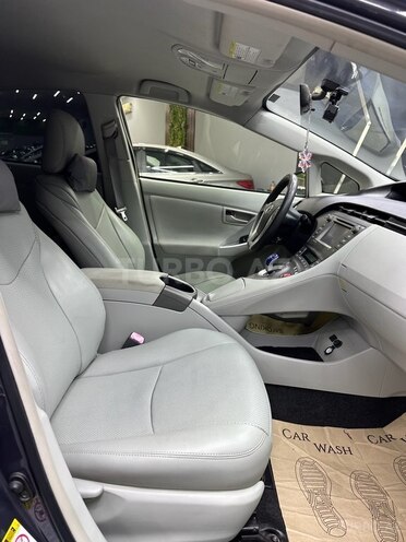 Toyota Prius-10