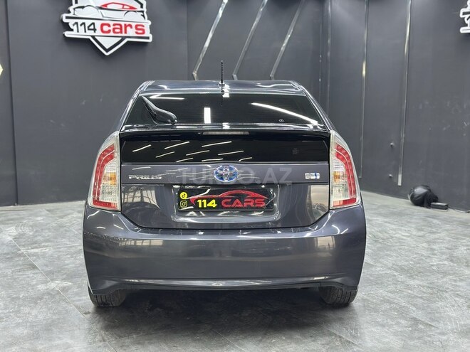 Toyota Prius-8
