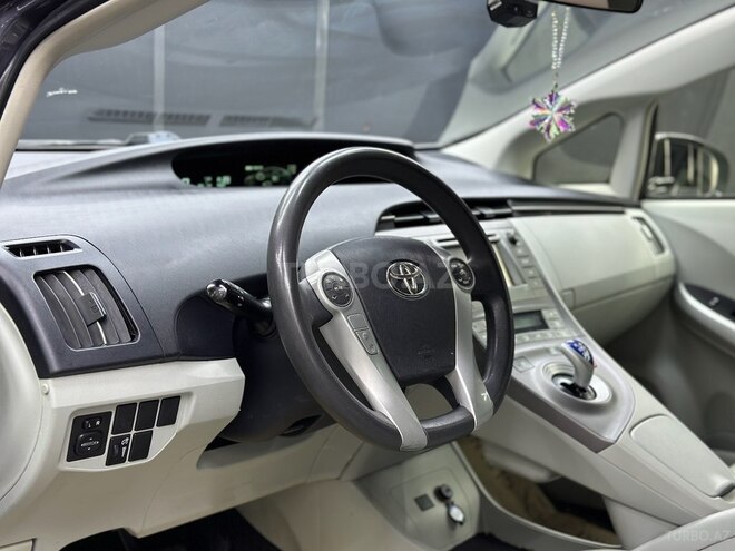 Toyota Prius-9