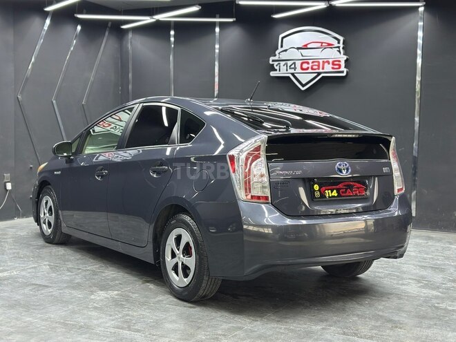 Toyota Prius-7
