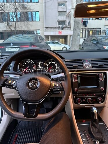 Volkswagen Passat 2017, 98,000 km - 1.8 l - Bakı