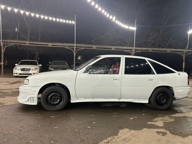 Opel Vectra 1993, 250,000 km - 1.7 l - Mingəçevir