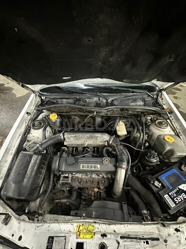 Opel Vectra 1993, 250,000 km - 1.7 l - Mingəçevir
