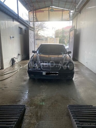 Mercedes E 220 d 2000, 398,000 km - 2.2 l - Yevlax