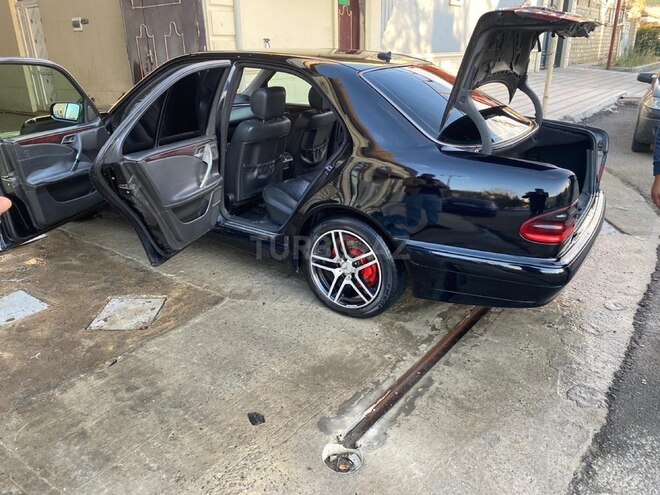Mercedes E 220 d 2000, 398,000 km - 2.2 l - Yevlax