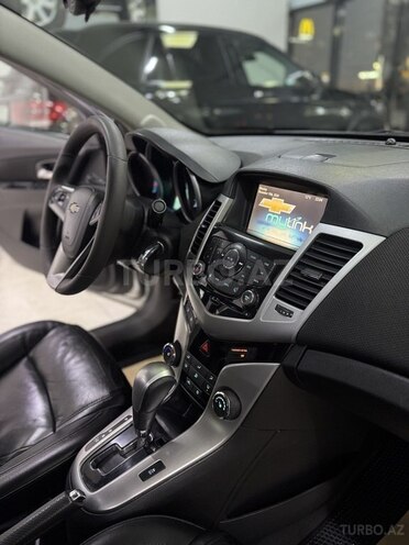 Chevrolet Cruze-12