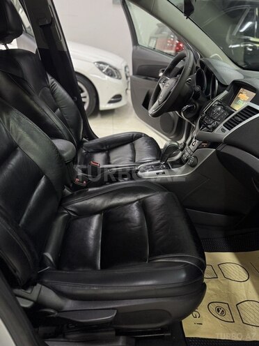 Chevrolet Cruze-16