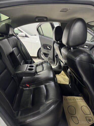 Chevrolet Cruze-15