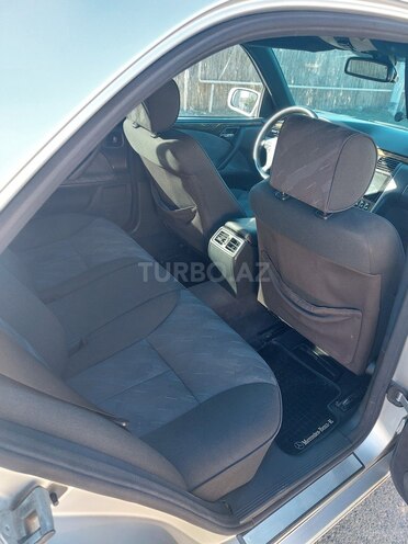 Mercedes E 270 2000, 388,000 km - 2.7 l - Beyləqan
