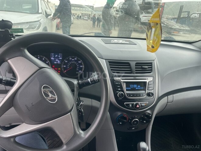Hyundai Accent 2017, 136,700 km - 1.6 л - Bakı