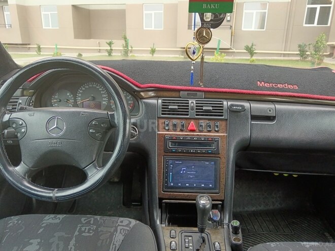 Mercedes E 240 1997, 322,000 km - 2.4 л - Sumqayıt