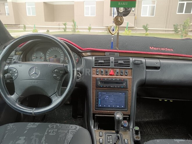 Mercedes E 240 1997, 322,000 km - 2.4 л - Sumqayıt