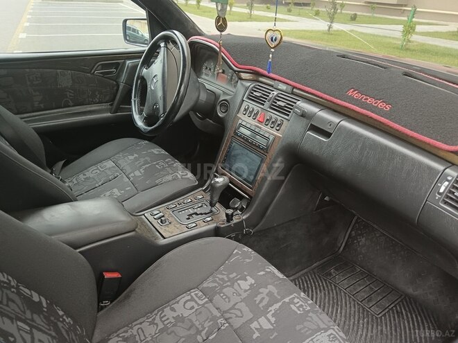Mercedes E 240 1997, 322,000 km - 2.4 л - Sumqayıt
