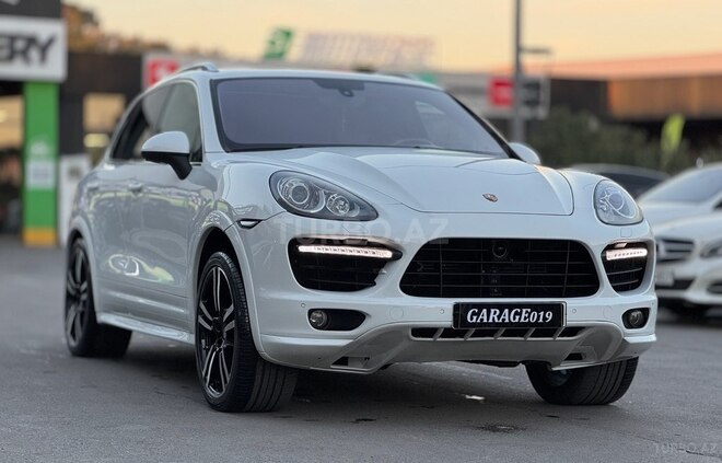 Porsche Cayenne Turbo-1