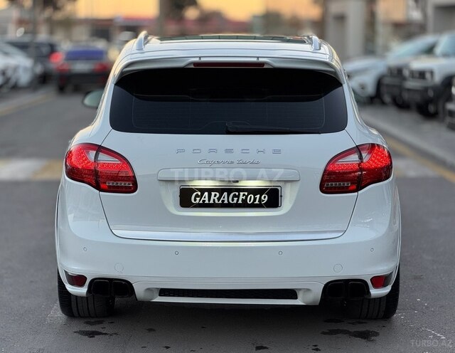 Porsche Cayenne Turbo-5