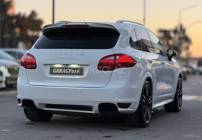 Porsche Cayenne Turbo-4
