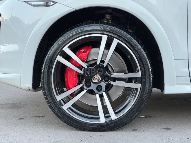 Porsche Cayenne Turbo-8