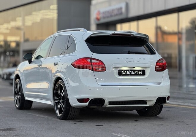 Porsche Cayenne Turbo-6