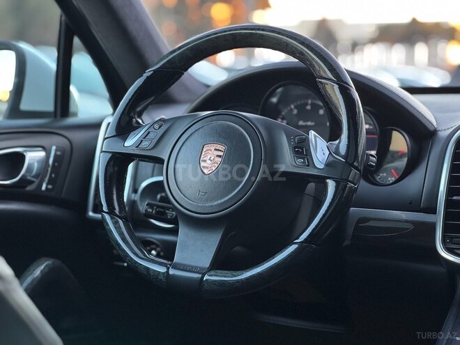 Porsche Cayenne Turbo-12