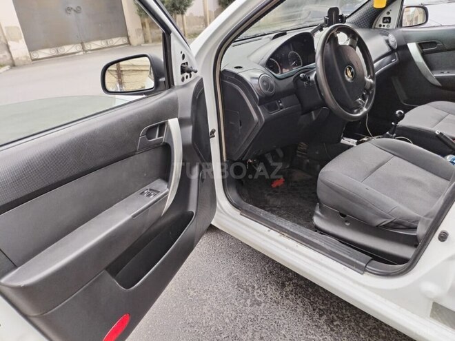 Chevrolet Aveo-10