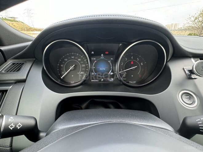 Jaguar E-Pace-14