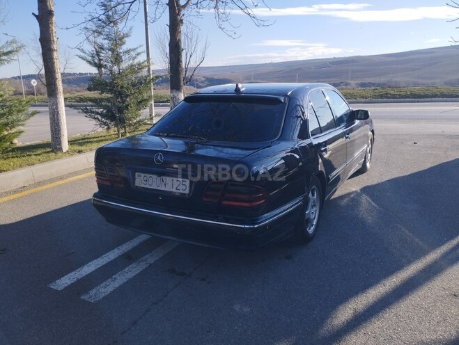 Mercedes E 220 d 2000, 360,000 km - 2.2 l - Şamaxı