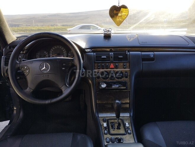 Mercedes E 220 d 2000, 360,000 km - 2.2 l - Şamaxı