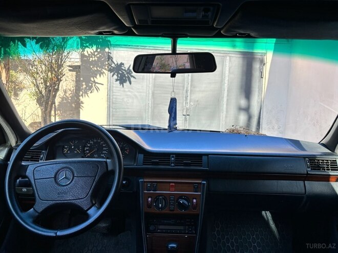Mercedes E 220 1995, 286,000 km - 2.2 л - Bakı