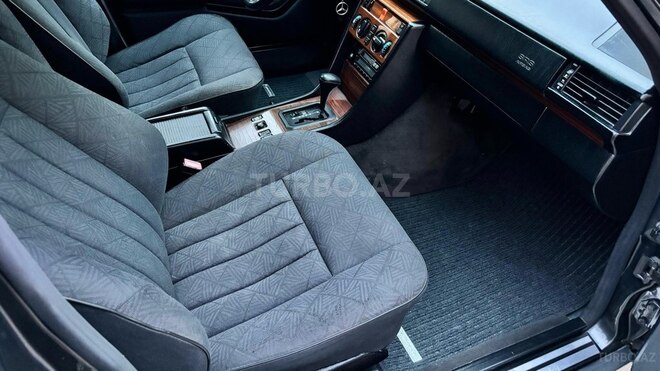 Mercedes E 220 1995, 286,000 km - 2.2 л - Bakı