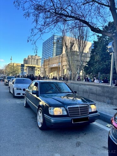 Mercedes E 220 1995, 286,000 km - 2.2 л - Bakı